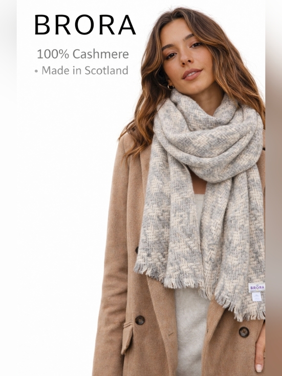 Brora Pure Cashmere Cream & Light Gray Woven Herringbone Scarf 19